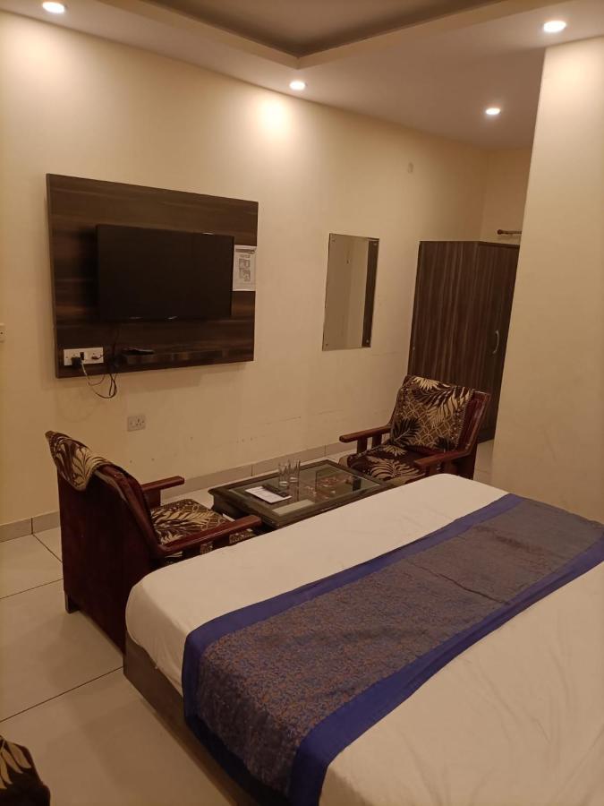 Hotel Aerotech Near Igi Airport New Delhi Buitenkant foto