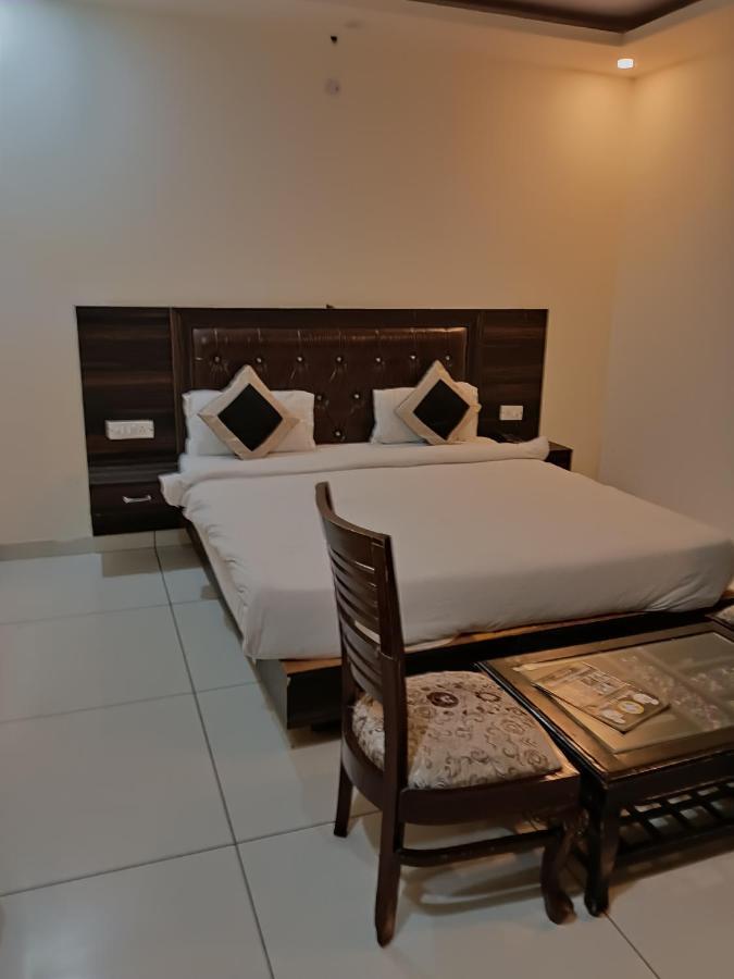 Hotel Aerotech Near Igi Airport New Delhi Buitenkant foto